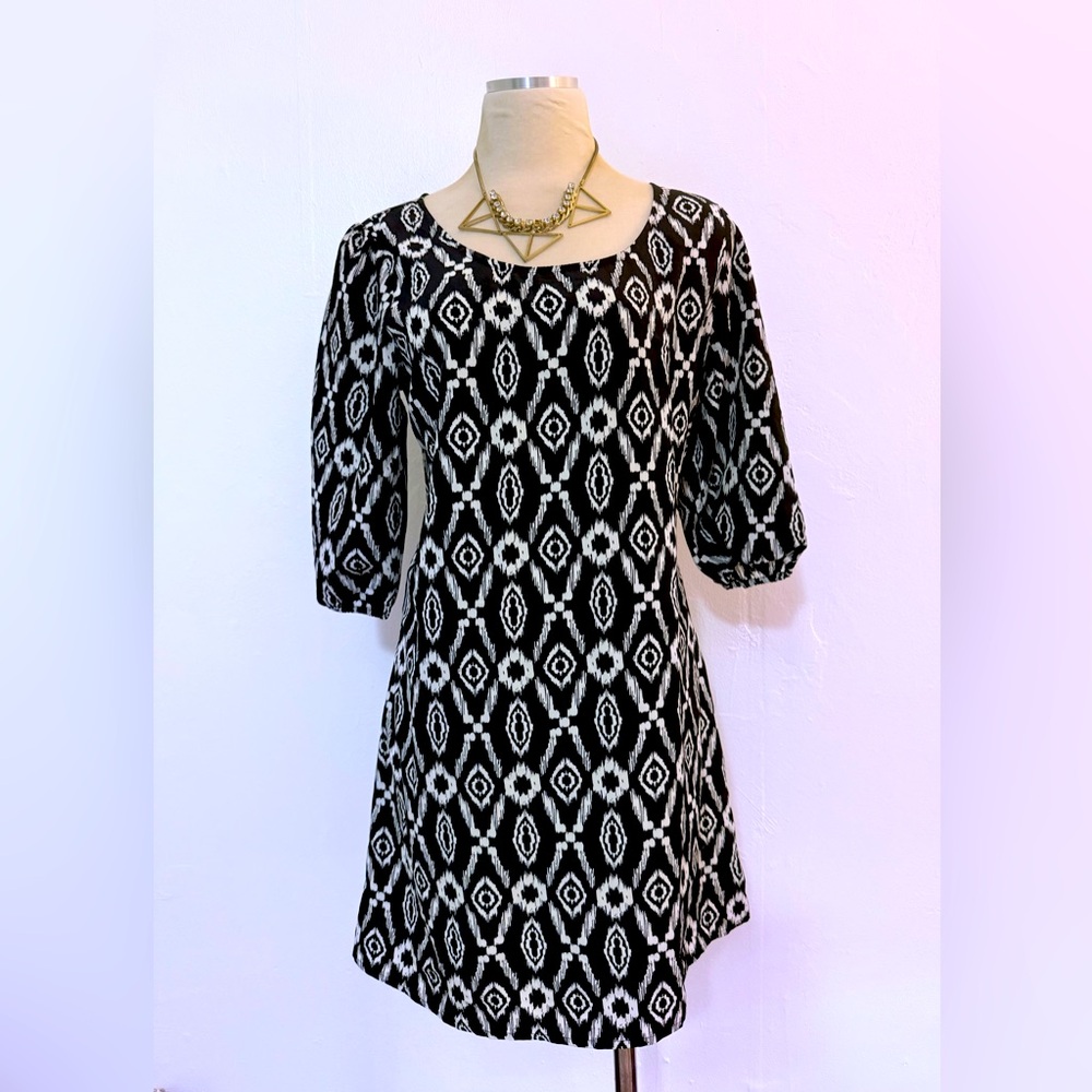🔅NWOT🔅 Black + White Mini Dress w/ Neon Pink Zipper